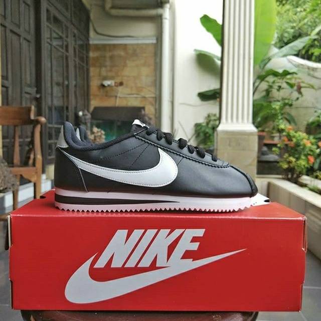 Nike Cortez Black White