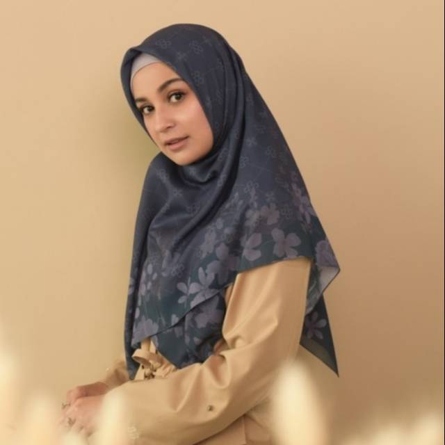 Shireen Sungkar by SS