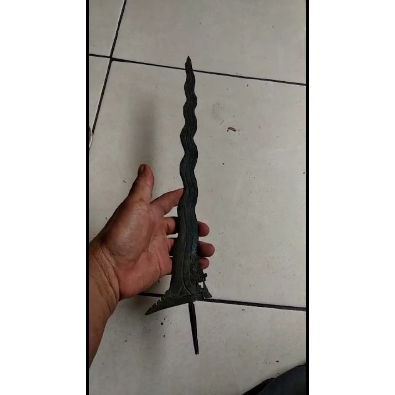 keris nogo sosro berdiri peksi