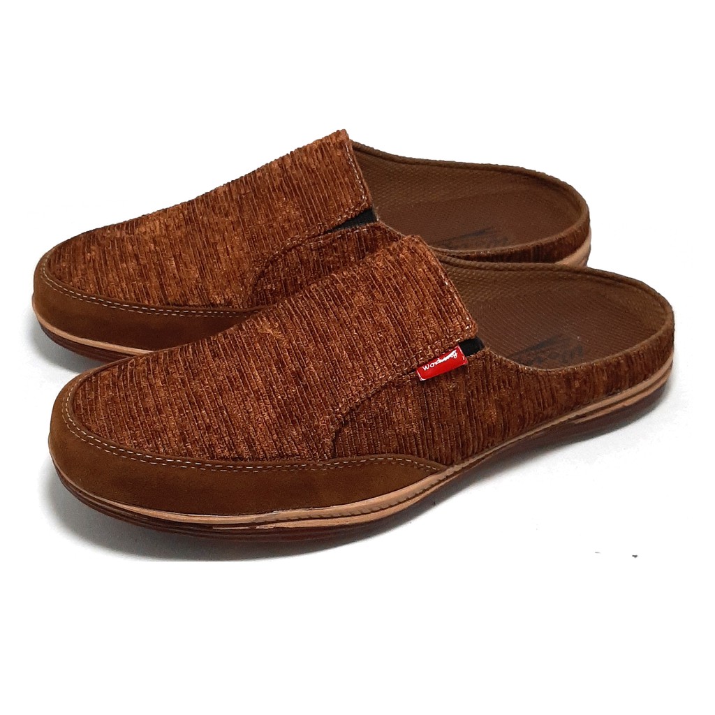 Sepatu Slip On Kasual Santai Working J-01