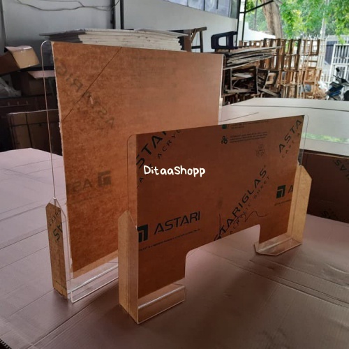 

Pembatas Jarak Kasir Acrylic Model Kaki Uk. 80 Cm X 60 Cm - - Tebal 3 Mm 099