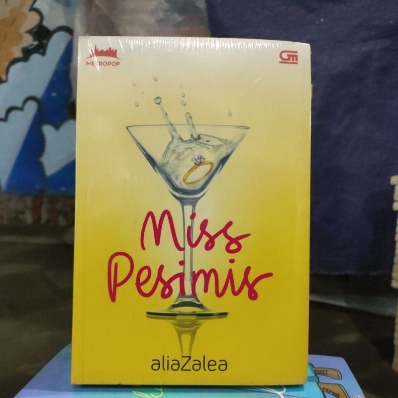 OBRAL BUKU NOVEL FIKSI - ROMANSA  / Novel Wattpad / Novel Remaja / Novel Young Adult / Original-Miss Pesimis