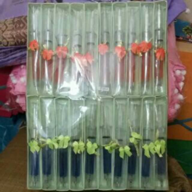 

Souvenir pulpen bentuk alat suntik
