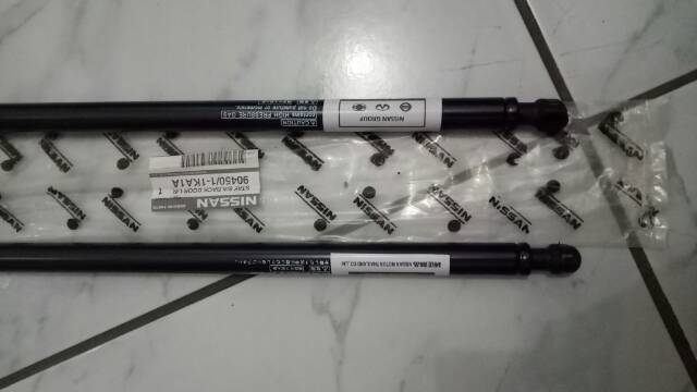 Shock bagasi nissan juke R/L original