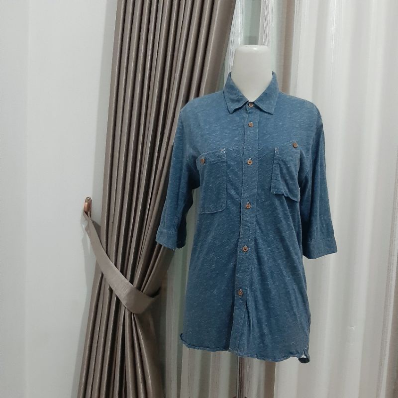PRELOVED / THRIFT / SECOND KEMEJA LENGAN PENDEK UNISEX WARNA BIRU DENIM SIZE M-L LIKE NEW BRANDED MU