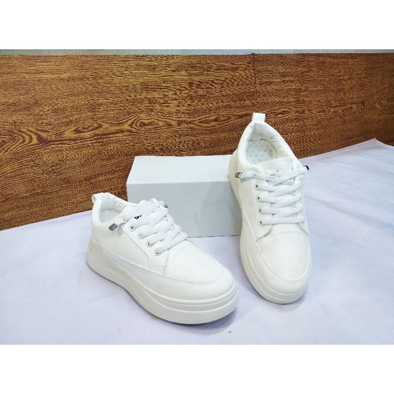 Sneakers Putih Import Wanita Kuliah Kerja Sport Terbaru