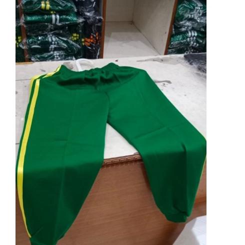 Celana Training Olah Raga Hijau List Kuning .,