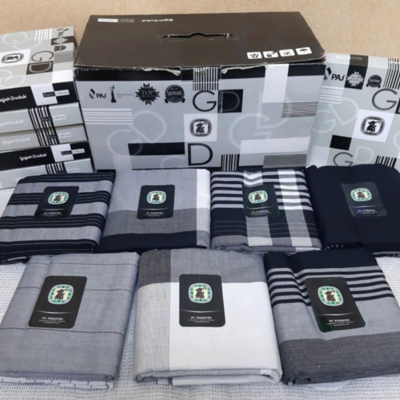 Sarung gajah duduk hitam putih