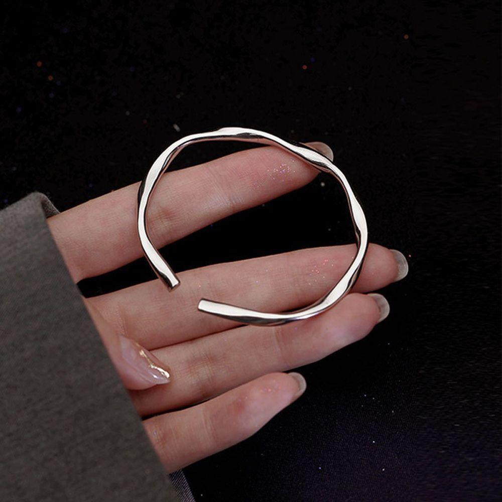 Gelang Bangles Desain Cincin Mobius Gaya Elegan Unik Untuk Wanita