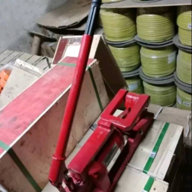 

Hydraulic cabel cutter HTC -30 MM ALAT POTONG KABEL kapasitas 30 MM
