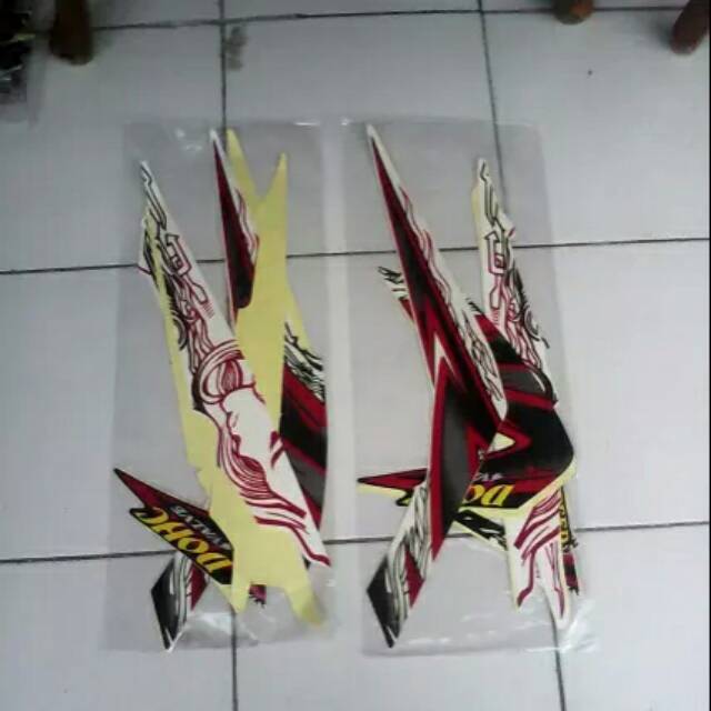 Striping Satria fu 2011 hitam putih merah