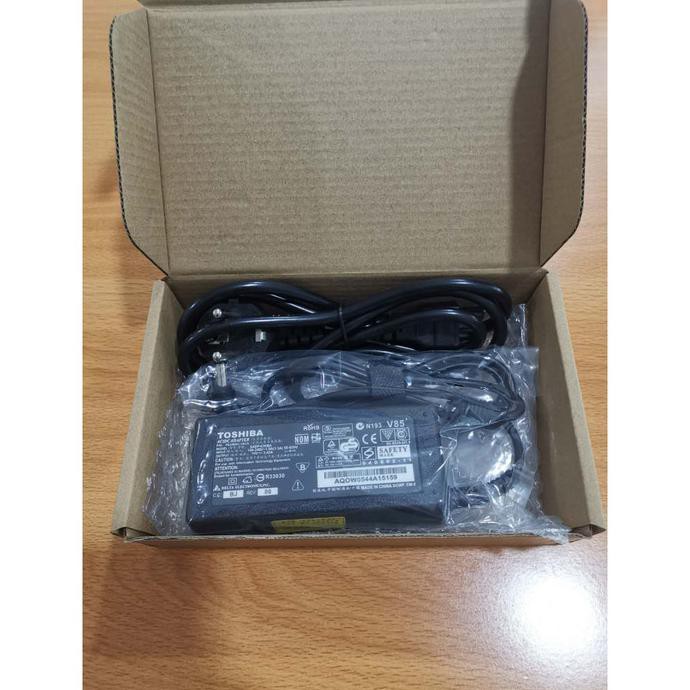 Terlaris Adaptor / Charger Laptop Toshiba 15V - 5A Baru