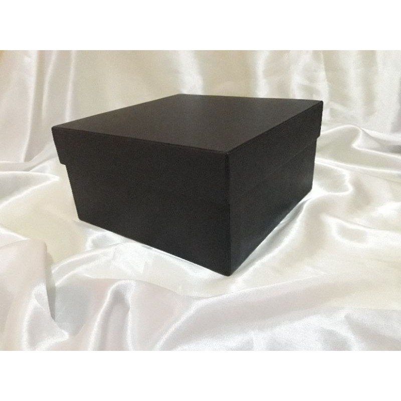 

Box Kotak Hitam ukuran Besar / Gift Hampers Polos L: 21cm P: 21cm T :10cm
