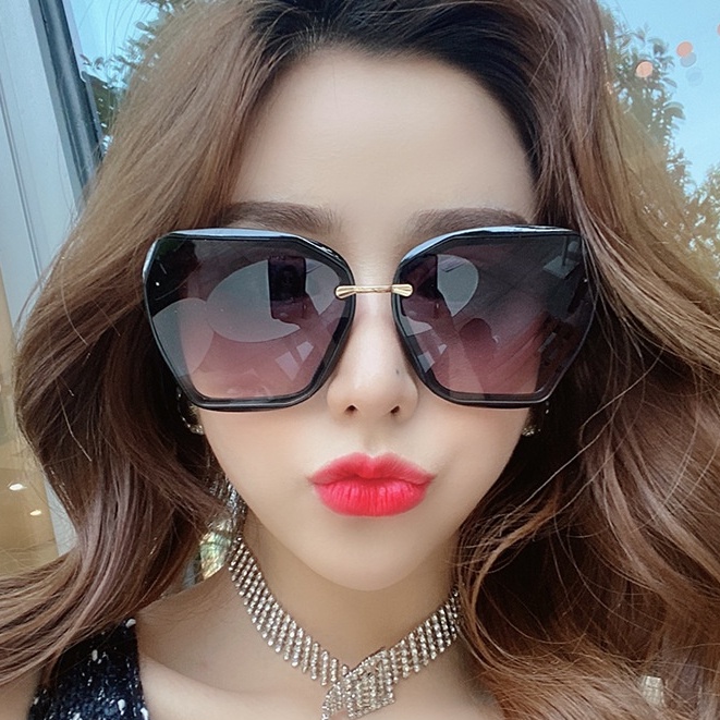 Butterfly Kacamata Hitam Desain Kupu-Kupu Model Simple