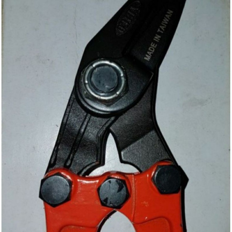 

Gunting Potong Plat Besi 12" Made in Taiwan