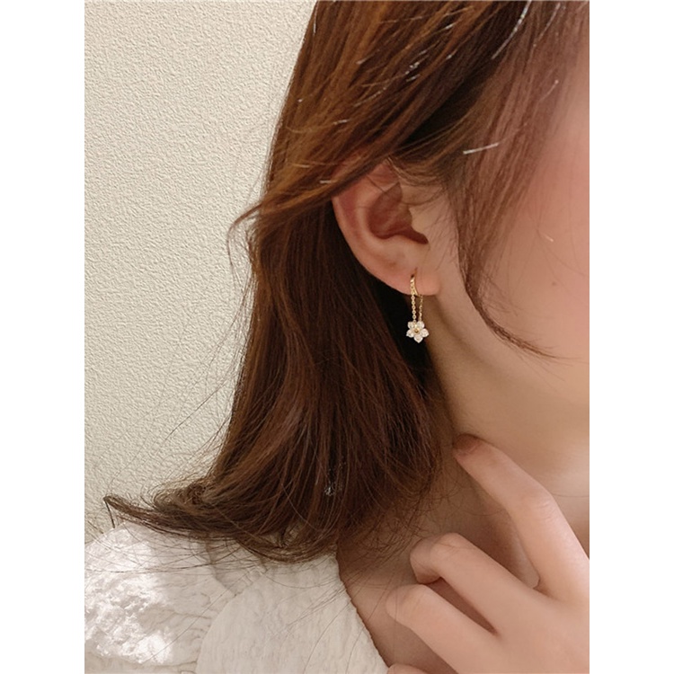 Anting Tusuk Gantung Wanita Desain Bungadaun Hias Berlian Imitasi Untuk Pesta