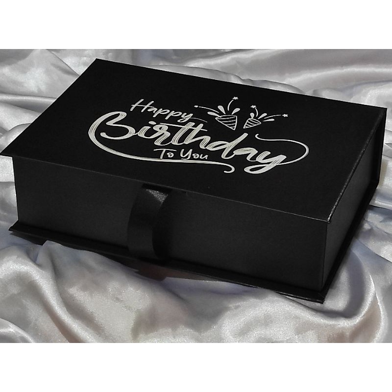 

Box Kado Ulang Tahun / Box Birthday Size P:26cm L:17cm T:7cm Ready