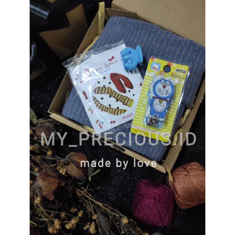 

⭐TERMURAH!! HAMPERS GIFT BOX/Gift Box Wisuda Kaos Kaki Tebal Motif Strapy Grey/ Gift Box Lucu⭐