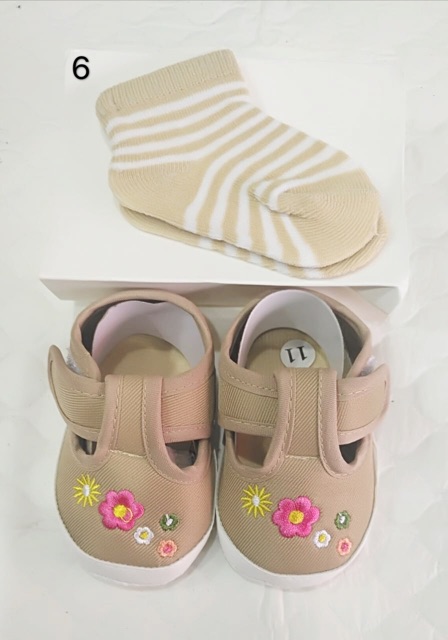 Sepatu bayi kaos kaki perempuan prewalker antiselip 0-9 bulan