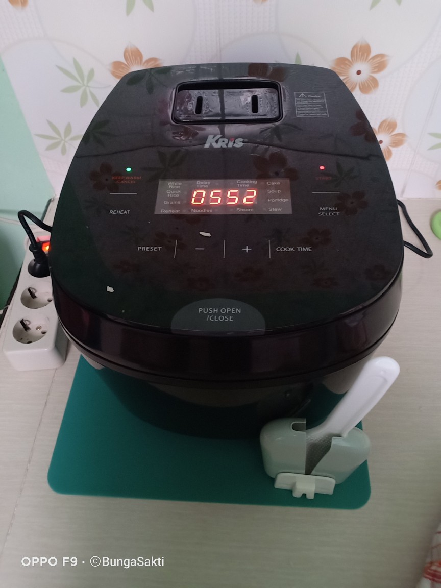 Alas Peralatan Makan/minum Dengan Bahan Silikon Tahan Air Dan Anti-slip