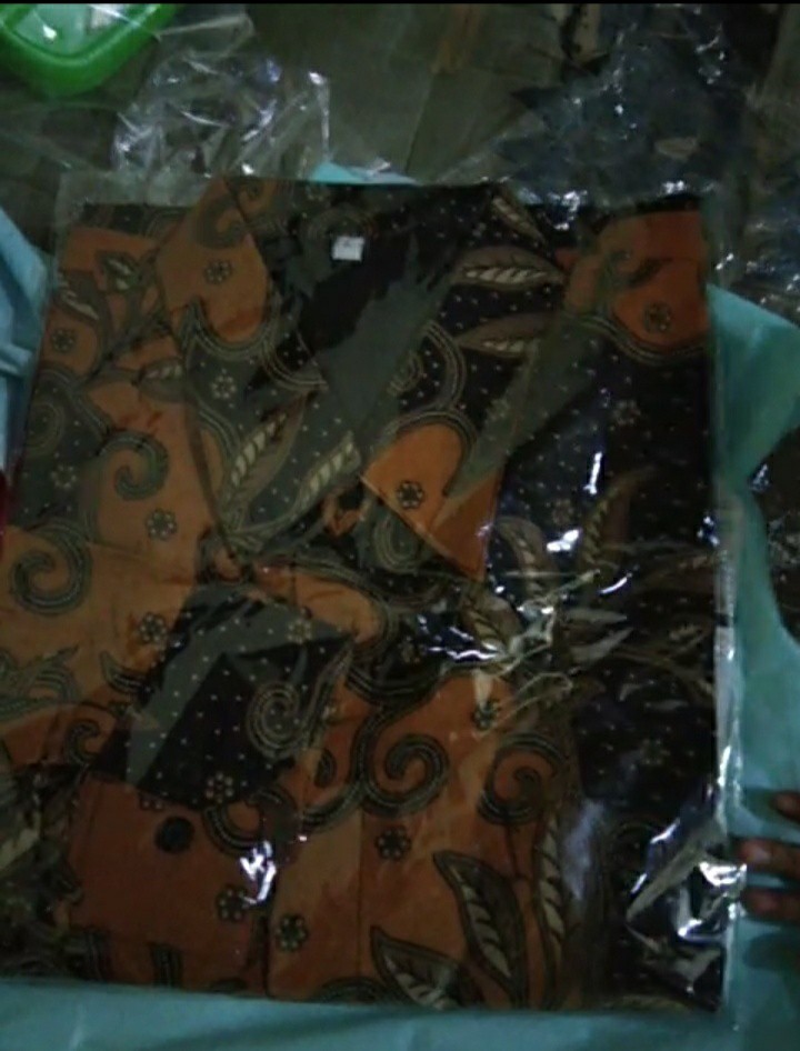 Aswomulyo Kuning Kunyit Kemeja Batik Pria Lengan Panjang Full Furing Katun Halus Batu Raden