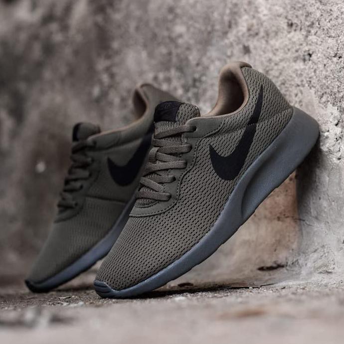 olive green nike tanjun