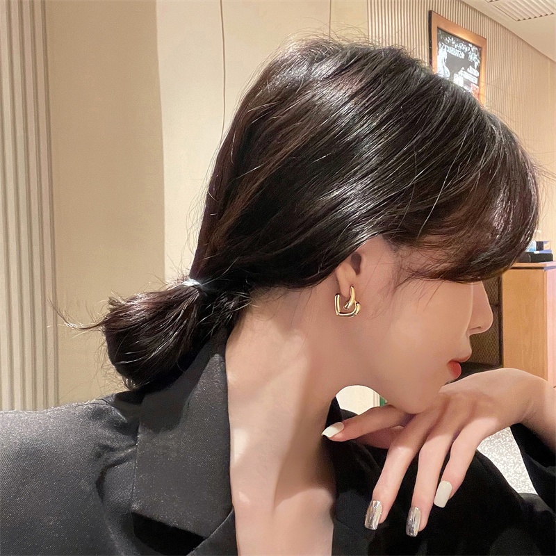 Anting Tusuk Motif Hati Merah Ala Korea Untuk Wanita