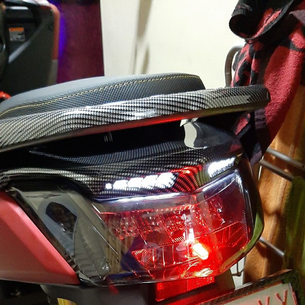 Ducktail Nmax Carbon Nemo Lampu LED Sirip Belakang Lampu Aksesoris Variasi Yamaha Nmax NEMO