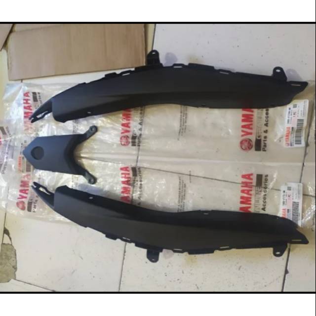 SAMBUNGAN BODY BELAKANG YAMAHA R25 SET ORIGINAL YGP