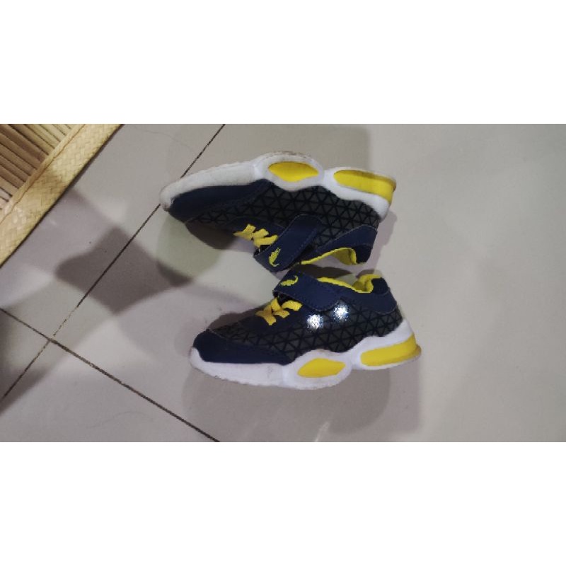 Sepatu sneaker keds anak bayi laki-laki merk crocodile bisa nyala lampu preloved pyopp