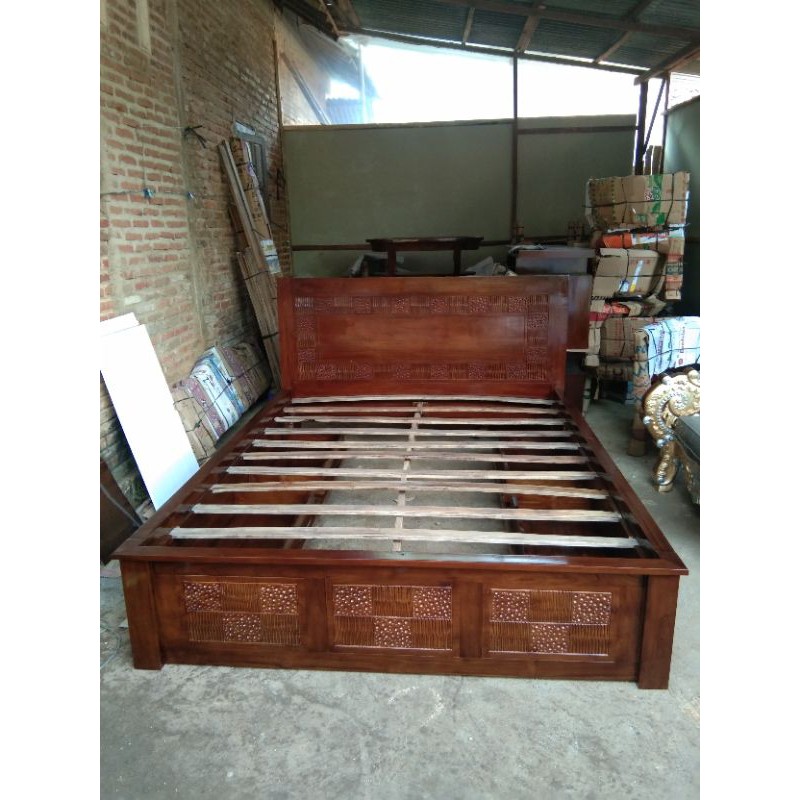 dipan minimalis laci-laci.