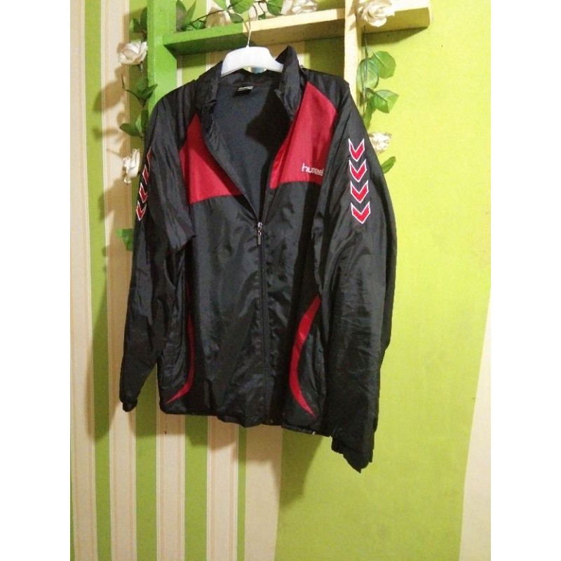 PL Jaket outdoor sport / olahraga bahan polyester/nilon aplikasi bordir dua warna brand Hummel like 