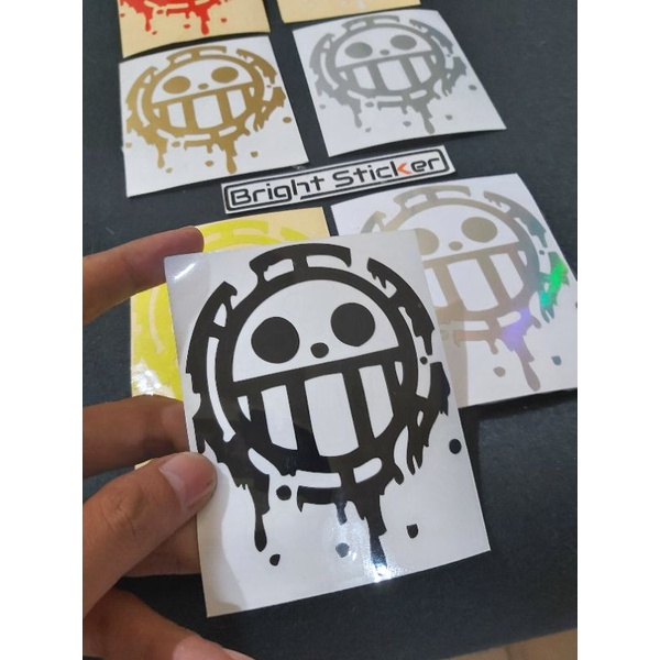 STICKER TRAFALGAR LAW BERCAK ONE PIECE STICKER MOBIL MOTOR CUTTING