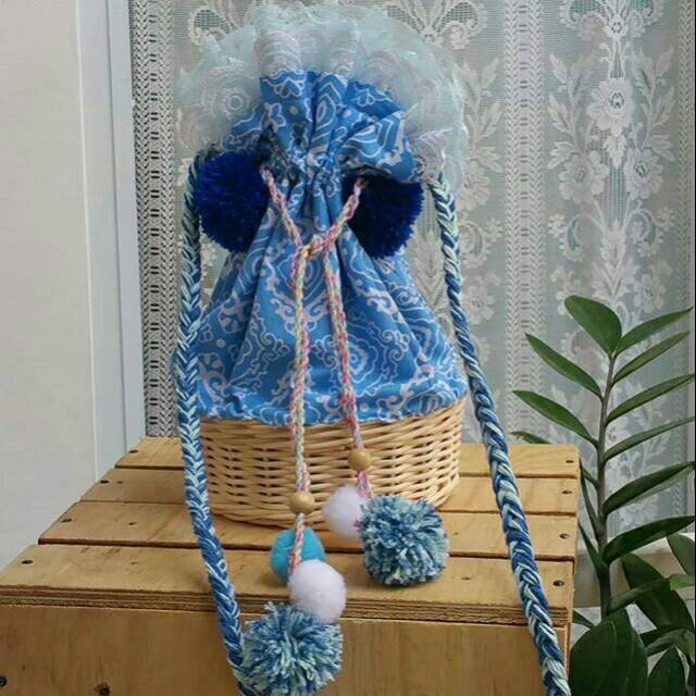 tas serut bohemian style rattan bag with pompoms tassels