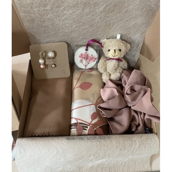 

HampersHijab/GiftBoxHijab