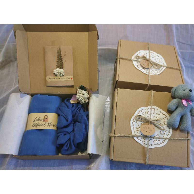 

HAMPERS HIJAB/BELLA SQUARE/BOX KADO HIJAB SOUVENIR