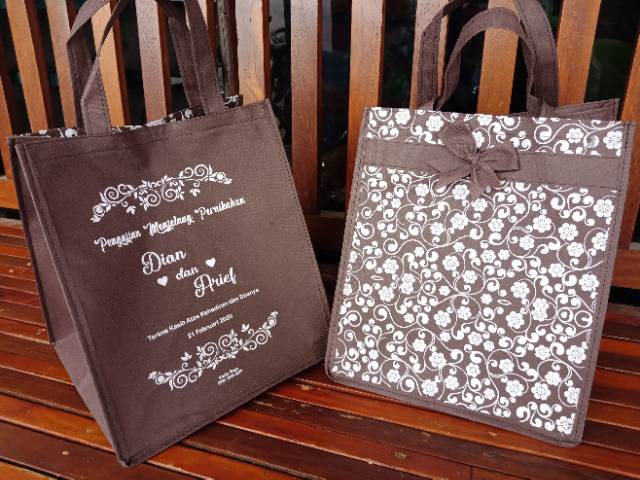 

Tas souvenir khajatan sablon batik