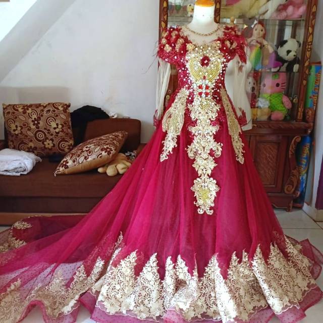Kebaya pengantin merah marun