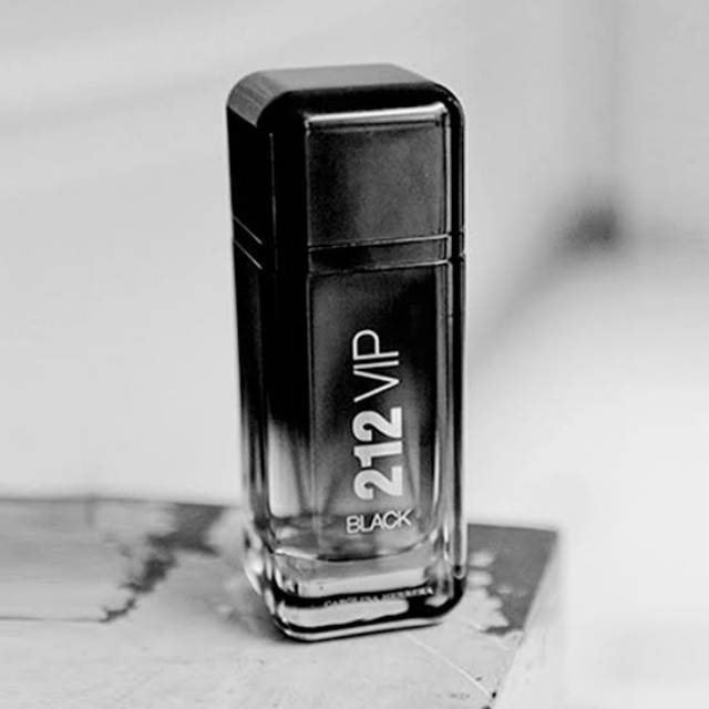 CAROLINA HERRERA 212 VIP BLACK Parfum Original Eropa For Men 100ml EDP Tanpa Box BERGARANSI