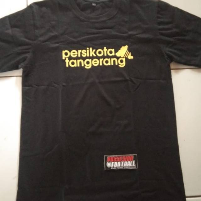 Kaos hitam persikota