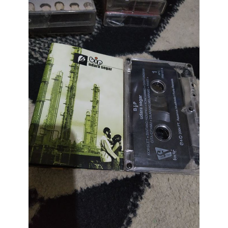 kaset pita bip / udara segar