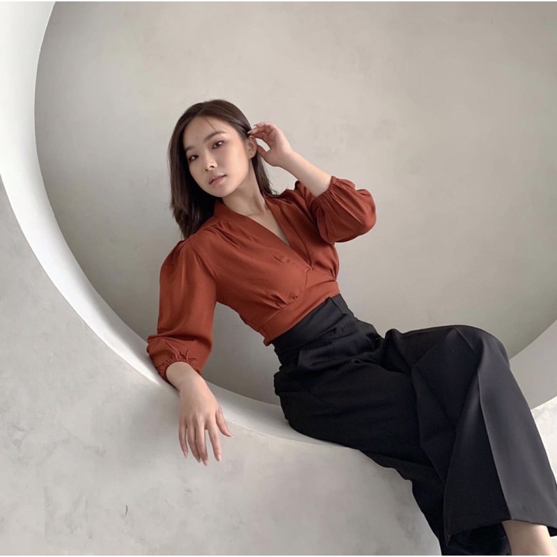 ARIANA LONGSLEEVE TOP CREPE BLOUSE WANITA PREMIUM KOREA - KEMEJA PESTA - KEMEJA KANTOR WANITA - TOP BASIC MEWAH V-NECK - ATASAN UNTUK KONDANGAN - TOP SEXY WARNA PASTEL - HADIAH / KADO ULTAH UNTUK CEWEK