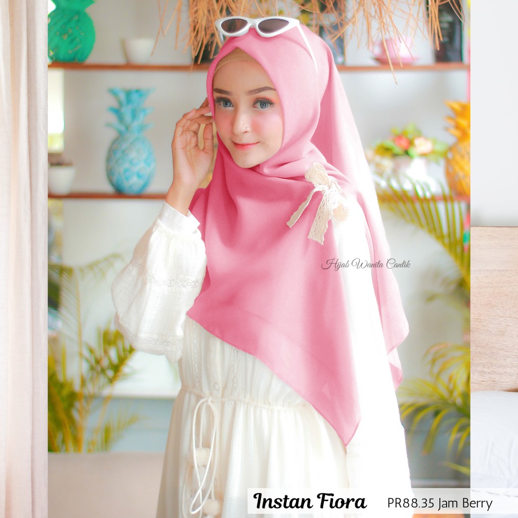 Hijabwanitacantik - Hijab Instan Fiora | Hijab Instan | Jilbab Instan Voal-Jam Berry