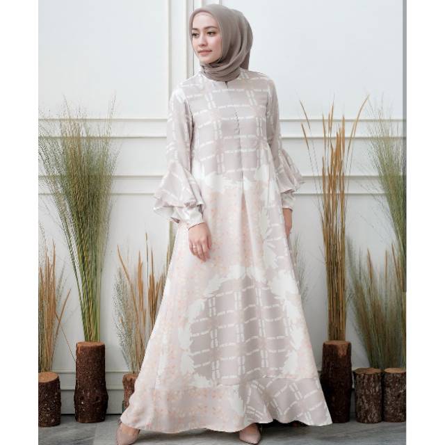 Belle Dress Wearing Klamby