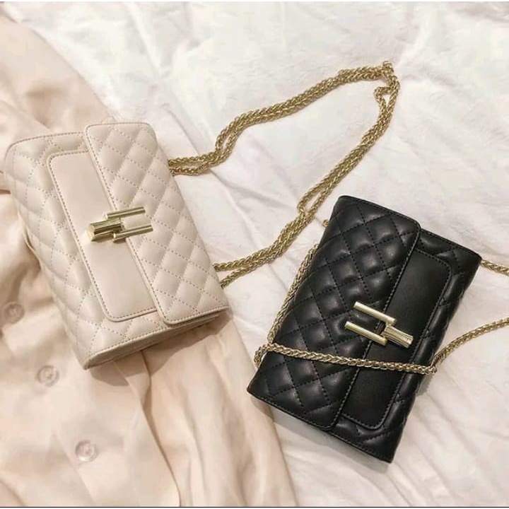Tas Selempang Chelsy Embos V Rantai ulir