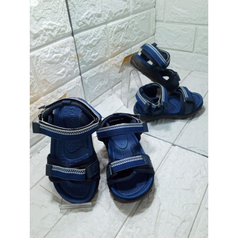 SEPATU SANDAL GUNUNG ANAK TALI LAKI-LAKI B.DANIEL 02 -FRANSISKA RENALDY