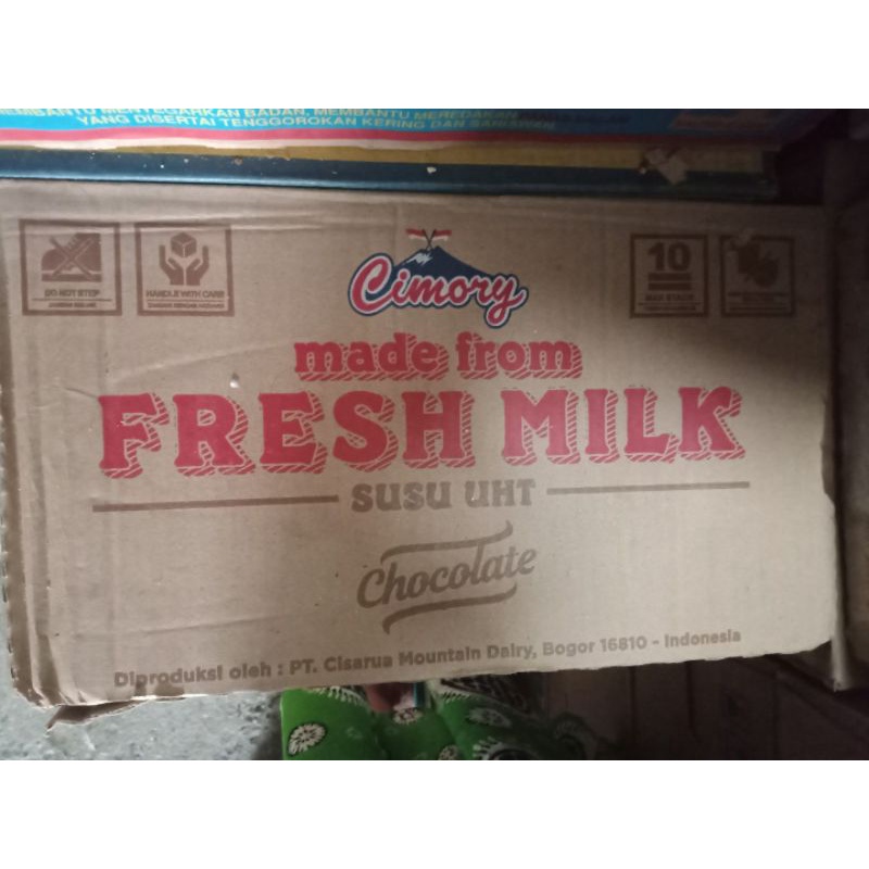 

CIMORY FRESH MILK Susu UHT Rasa Chocolate 125gr ( 1 Karton 40 Pcs)