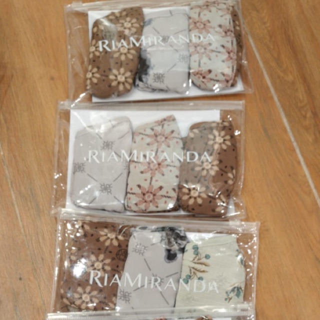 Masker Kain Segitiga Ria Miranda