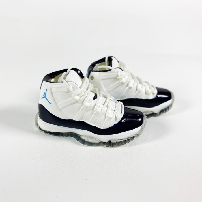 AIR JORDAN 11 AJ11 UNC WIN LIKE 82 3D SNEAKERS KEYCHAIN MINIATUR