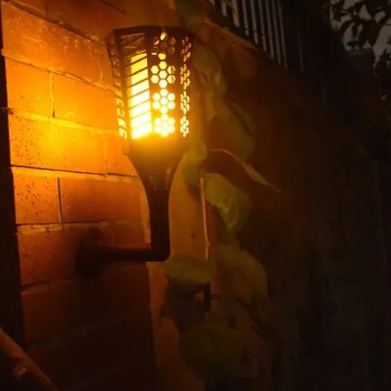 Lampu hias api obor 51 LED tancap dinding taman tenaga solar surya matahari hemat energy penghemat l